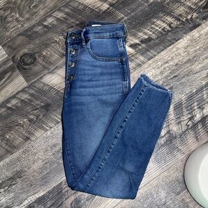 Everlane Women’s Vintage High Rise Button Fly Ankle Jeans
Size 27